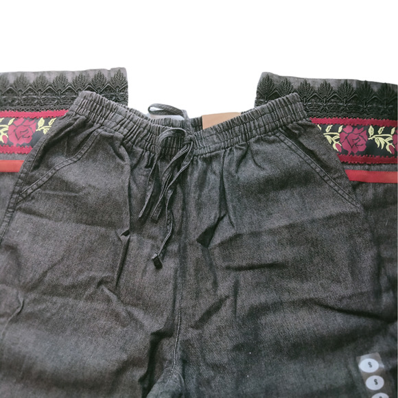 Austin Clothing Co Denim Outfit Blouse Pants Set Red Roses Black Size S NWT - Picture 4 of 11